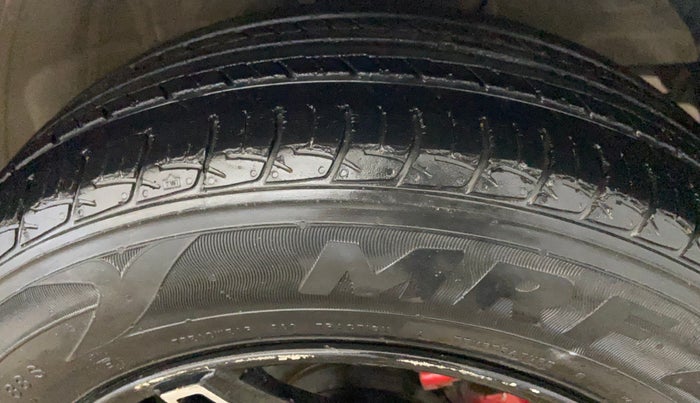 2019 Maruti Swift LXI, Petrol, Manual, 30,488 km, Right Front Tyre Tread