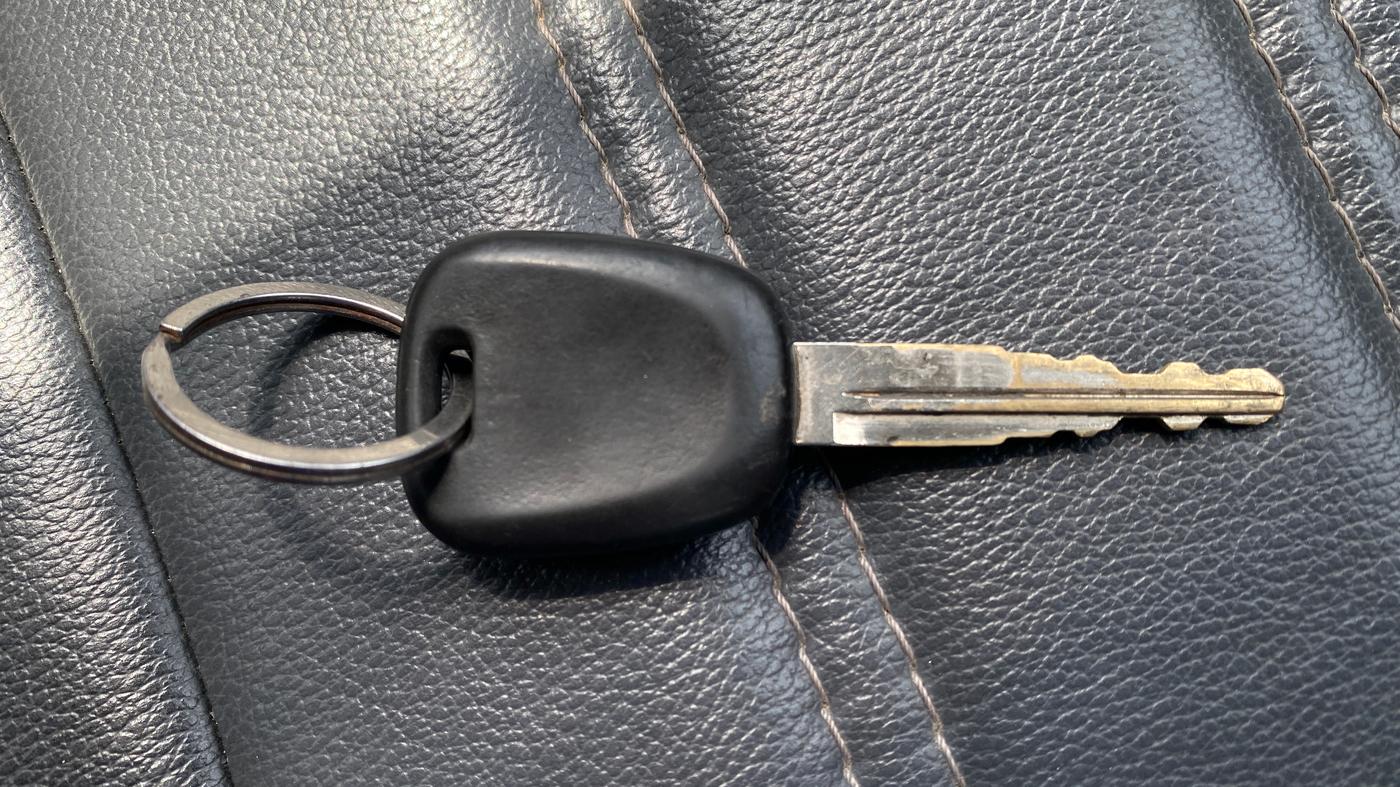2023 Maruti Eeco 5 STR AC CNG, CNG, Manual, 29,551 km, Key Close Up
