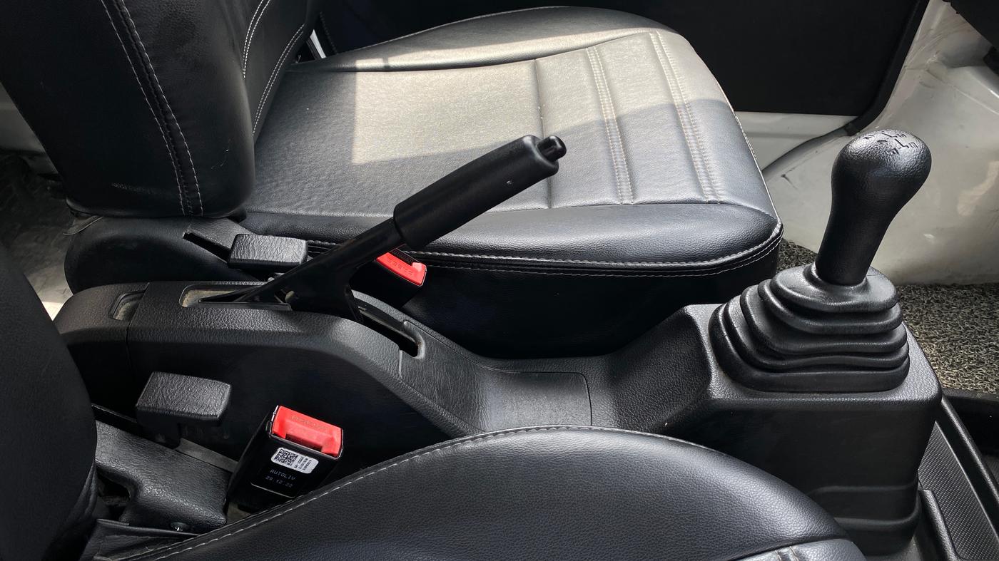 2023 Maruti Eeco 5 STR AC CNG, CNG, Manual, 29,551 km, Gear Lever