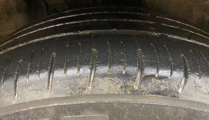 2022 Mahindra XUV700 AX 5 D MT 7 STR, Diesel, Manual, 49,147 km, Right Front Tyre Tread