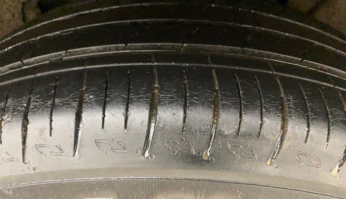 2022 Mahindra XUV700 AX 5 D MT 7 STR, Diesel, Manual, 49,147 km, Left Rear Tyre Tread