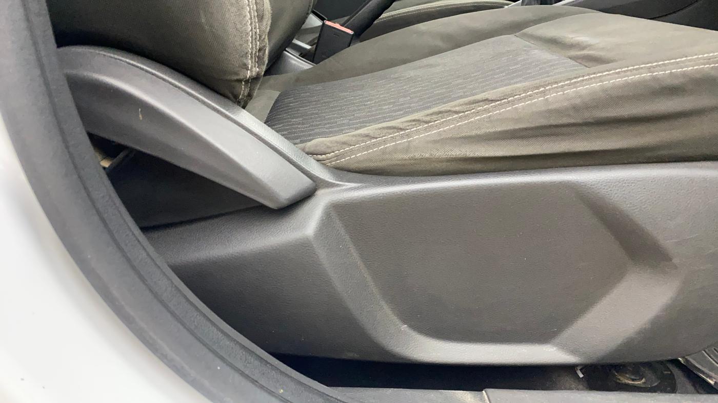 2016 Ford New Figo TREND 1.2 PETROL, Petrol, Manual, 1,30,577 km, Driver Side Adjustment Panel