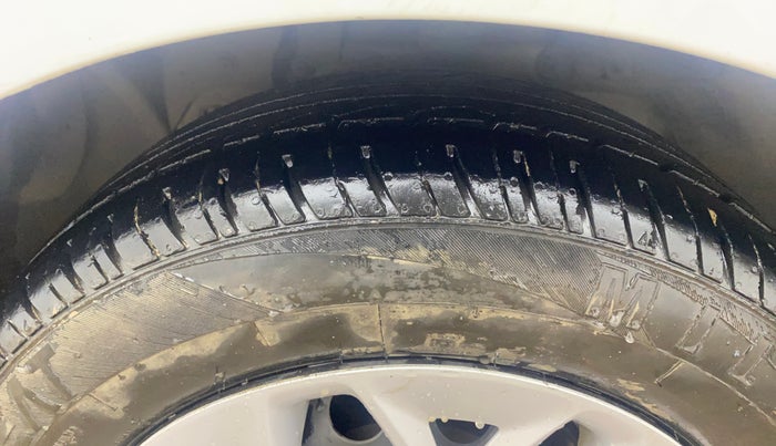 2016 Ford New Figo TREND 1.2 PETROL, Petrol, Manual, 1,30,729 km, Left Front Tyre Tread