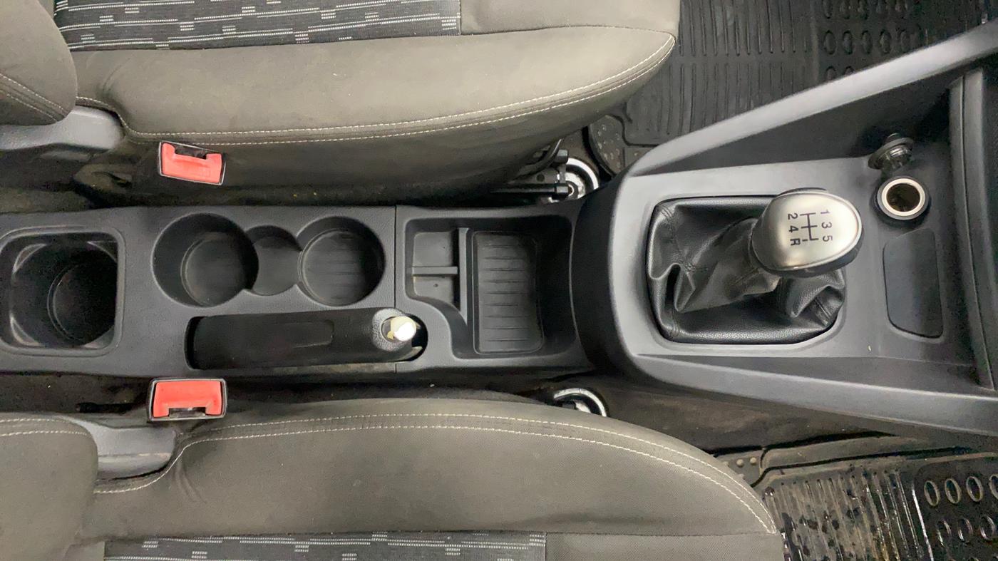 2016 Ford New Figo TREND 1.2 PETROL, Petrol, Manual, 1,30,577 km, Gear Lever
