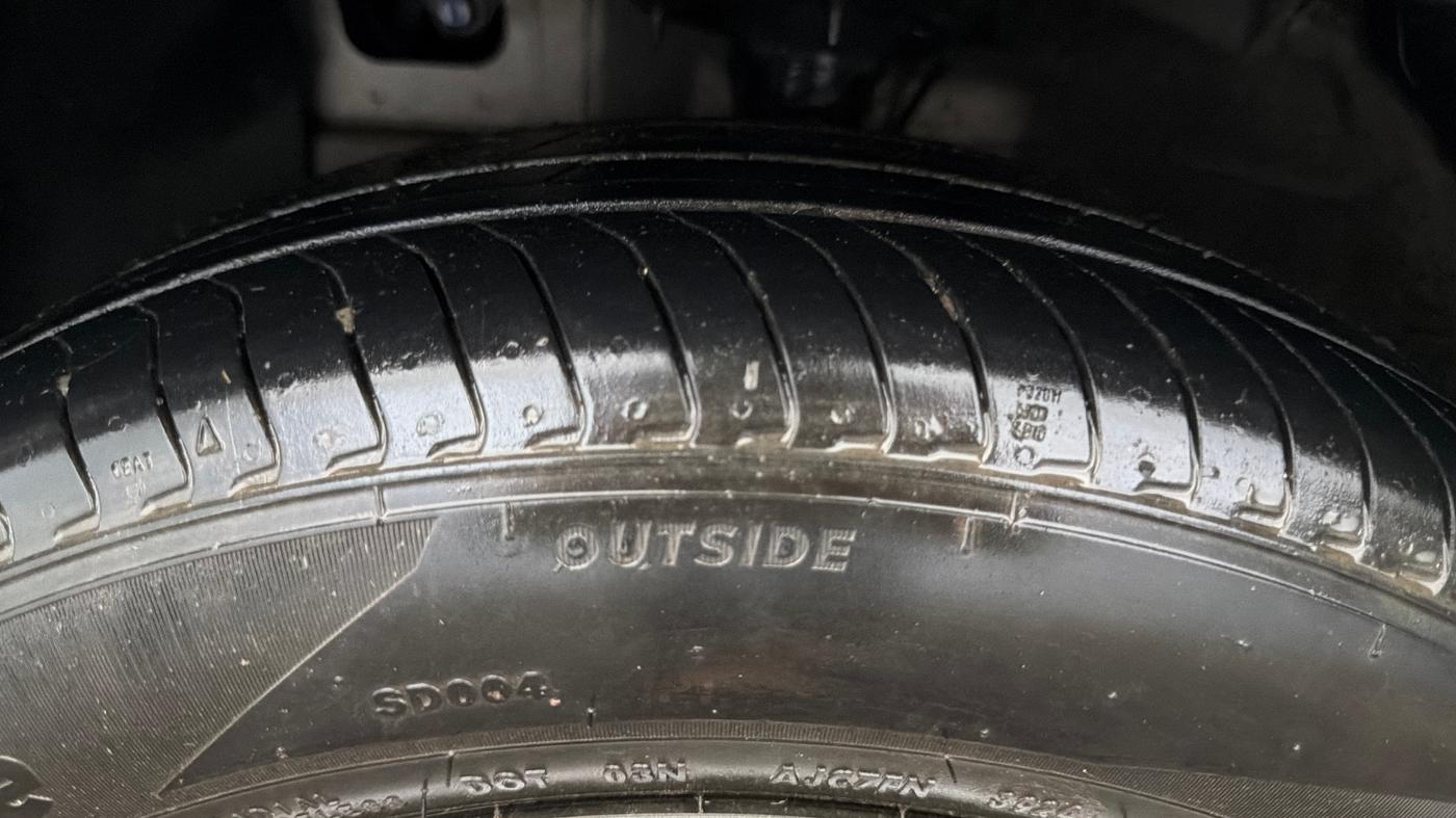 2024 Hyundai EXTER  SX 1.2 AMT, Petrol, Automatic, 9,988 km, Left Front Tyre Tread