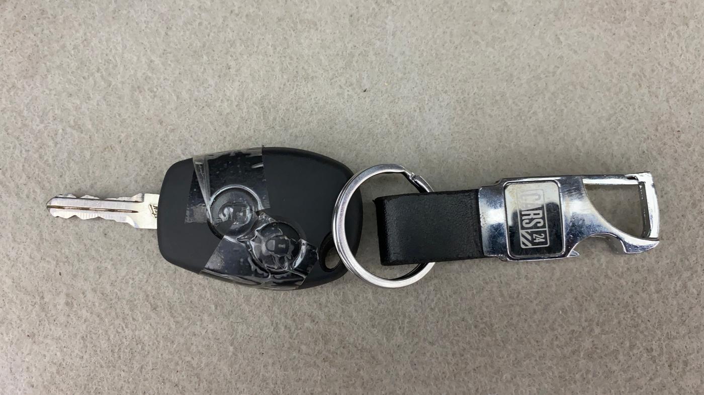 2014 Nissan Terrano XV D THP PREMIUM 110 PS, Diesel, Manual, 1,08,497 km, Key Close Up