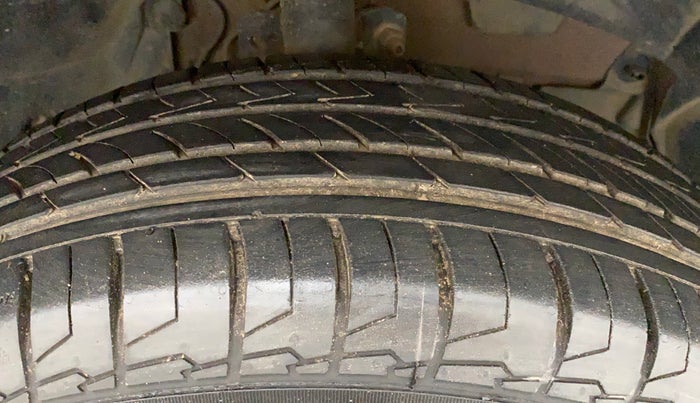 2014 Nissan Terrano XV D THP PREMIUM 110 PS, Diesel, Manual, 1,08,497 km, Right Front Tyre Tread