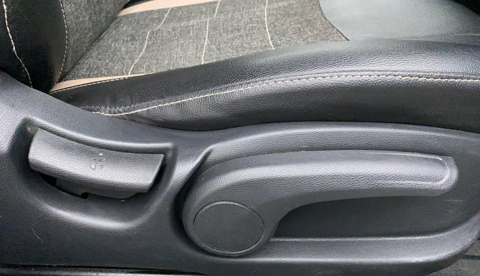 2016 Hyundai Elite i20 SPORTZ 1.2, Petrol, Manual, 95,945 km, Driver Side Adjustment Panel