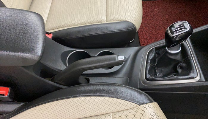 2018 Hyundai Verna 1.6 SX (O) CRDI MT, Diesel, Manual, 65,279 km, Gear Lever