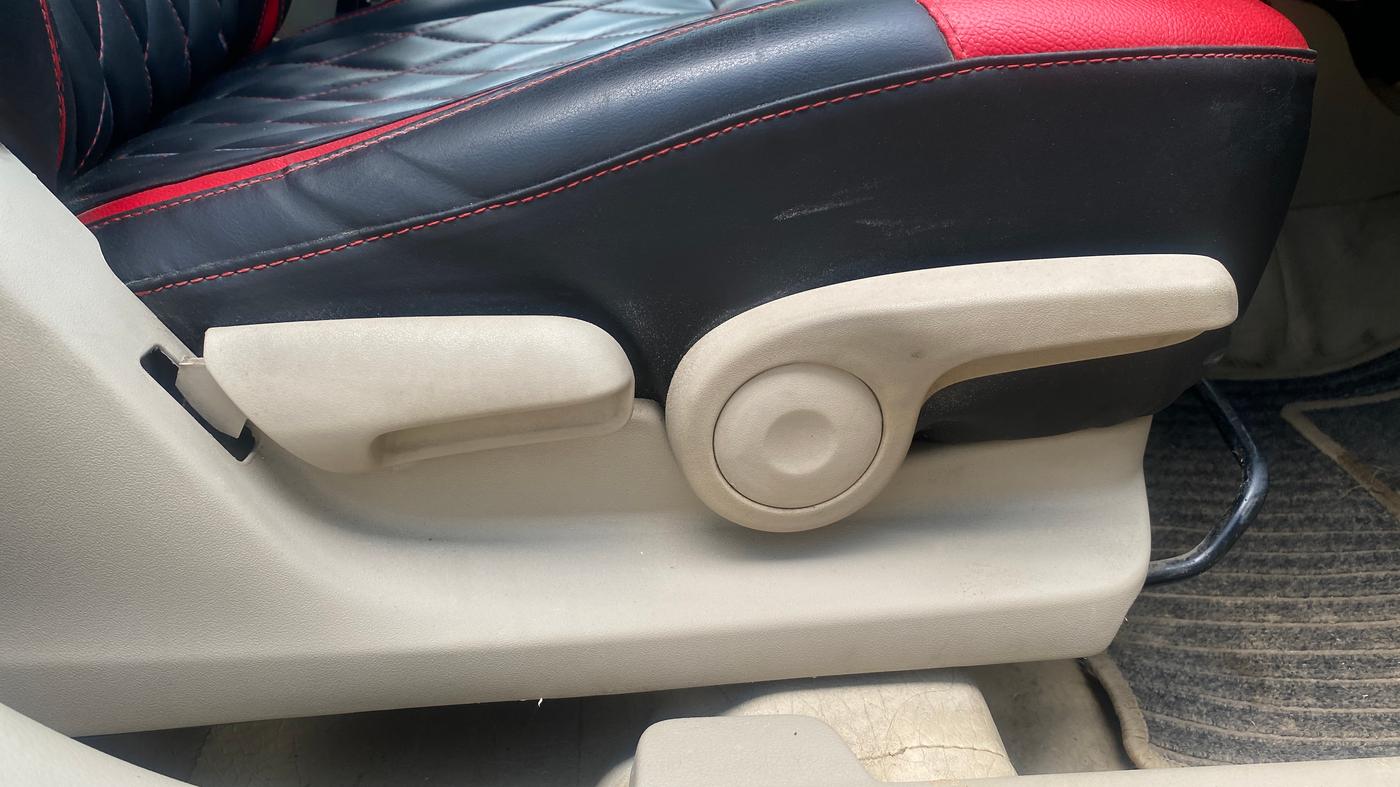 2017 Maruti Ciaz ZETA 1.4  MT PETROL, Petrol, Manual, 14,405 km, Driver Side Adjustment Panel
