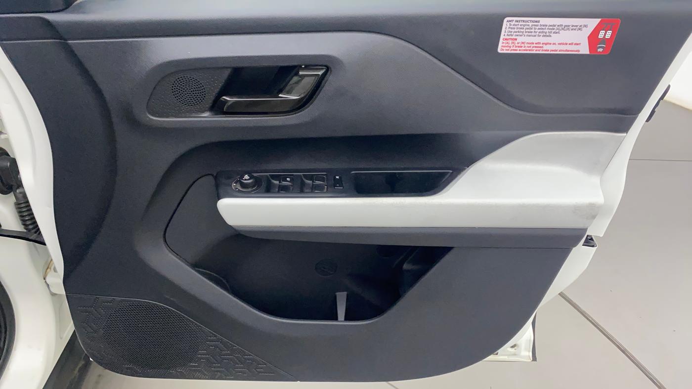 2022 Tata PUNCH ACCOMPLISHED AMT, Petrol, Automatic, 25,610 km, Driver Side Door Panels Control