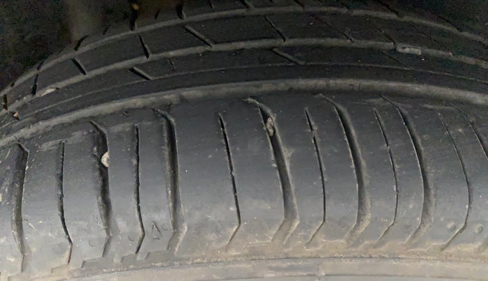 2022 Tata PUNCH ACCOMPLISHED AMT, Petrol, Automatic, 25,610 km, Right Front Tyre Tread