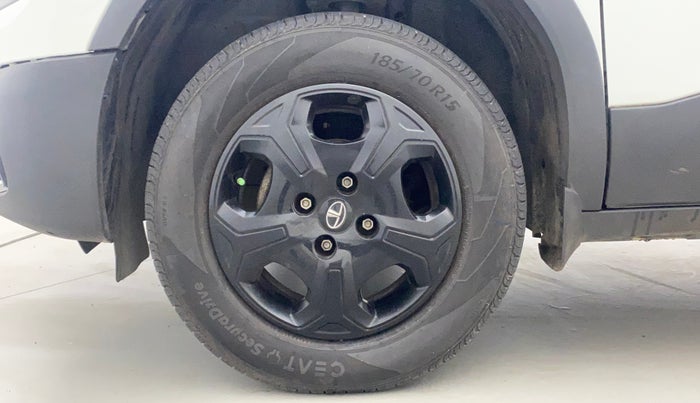 2022 Tata PUNCH ACCOMPLISHED AMT, Petrol, Automatic, 25,610 km, Left Front Wheel