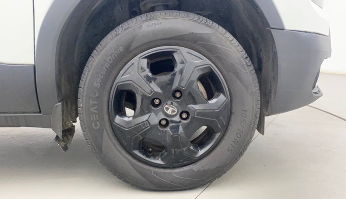 2022 Tata PUNCH ACCOMPLISHED AMT, Petrol, Automatic, 25,610 km, Right Front Wheel