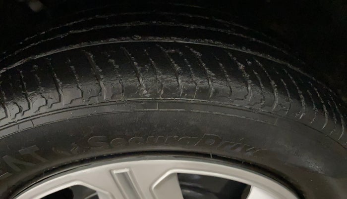 2020 Nissan MAGNITE XL TURBO, Petrol, Manual, 61,420 km, Left Front Tyre Tread