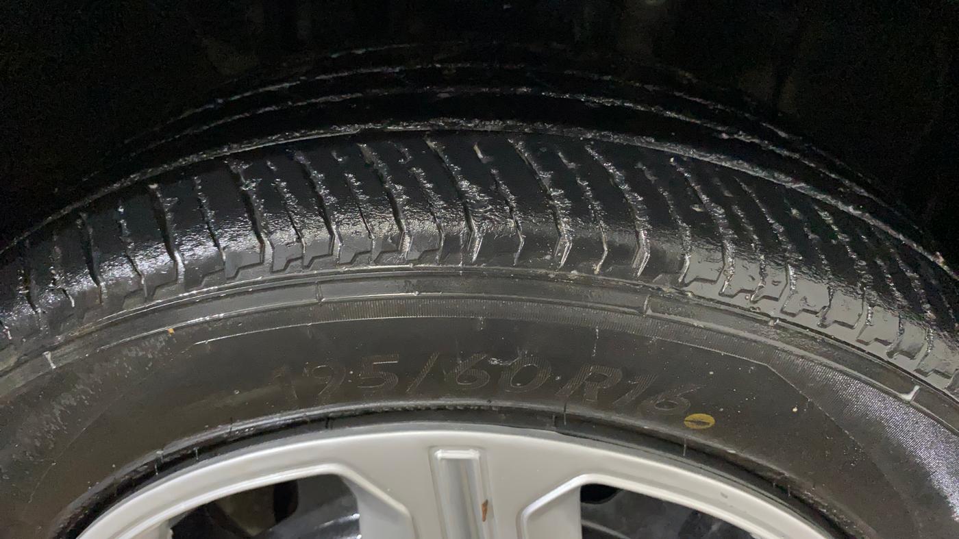 2020 Nissan MAGNITE XL TURBO, Petrol, Manual, 61,420 km, Right Front Tyre Tread
