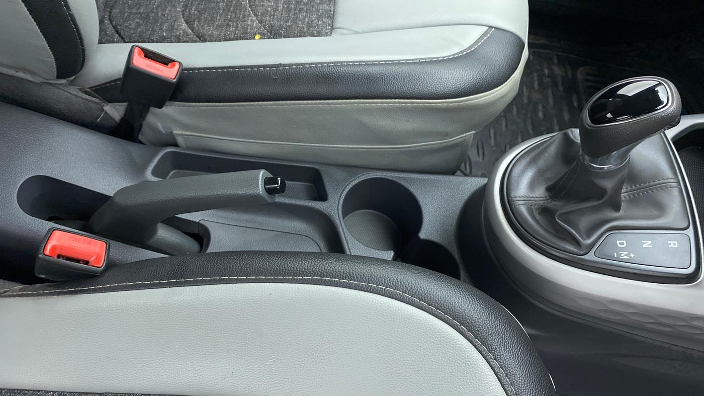 2020 Hyundai GRAND I10 NIOS SPORTZ 1.2 AT, Petrol, Automatic, 27,645 km, Gear Lever