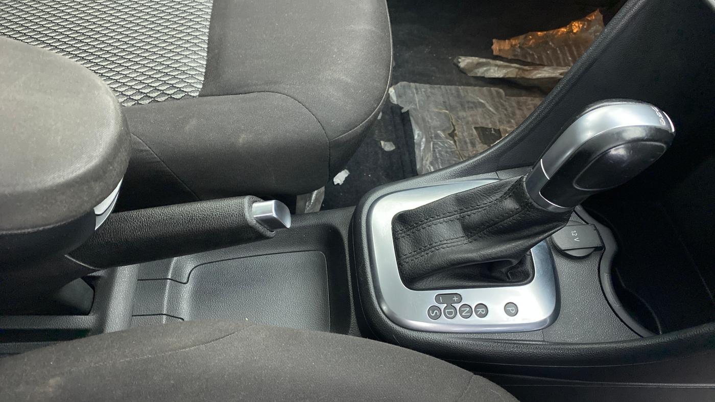 2019 Volkswagen Vento 1.2 TSI HIGHLINE PLUS AT, Petrol, Automatic, 48,179 km, Gear Lever