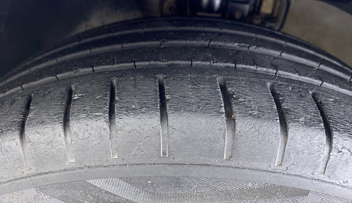 2019 Volkswagen Vento 1.2 TSI HIGHLINE PLUS AT, Petrol, Automatic, 48,179 km, Left Front Tyre Tread