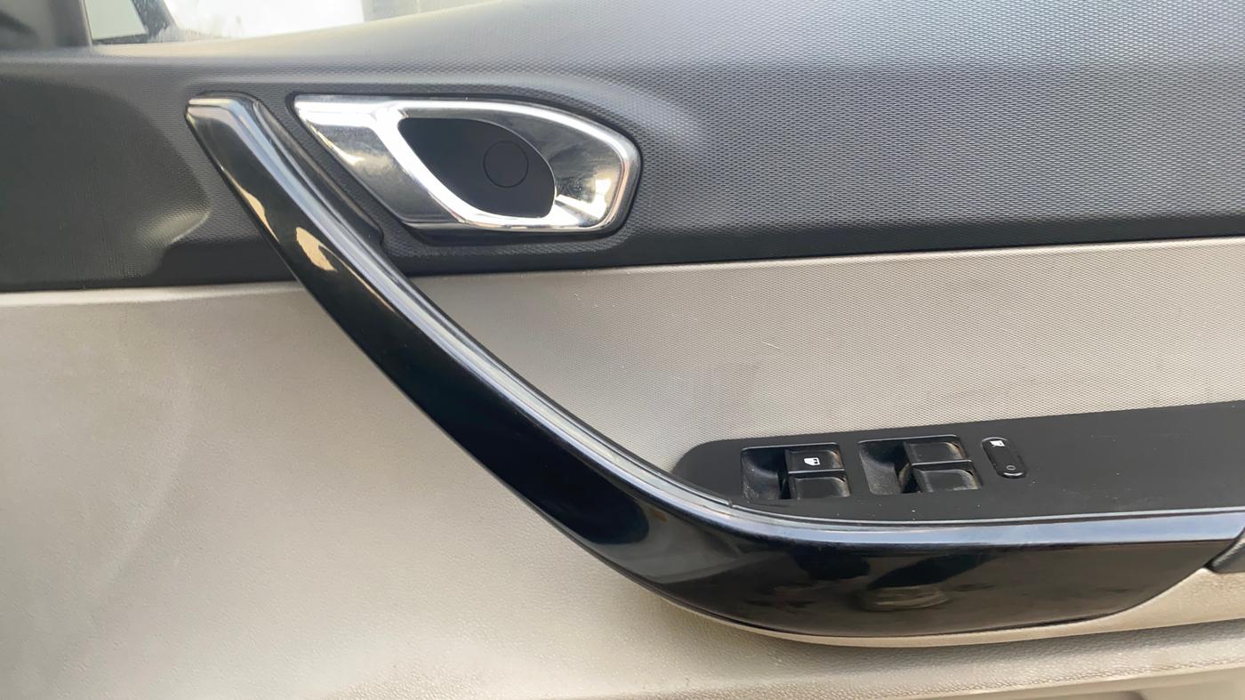 2019 Tata Tiago XZ PLUS PETROL, Petrol, Manual, 68,021 km, Driver Side Door Panels Control