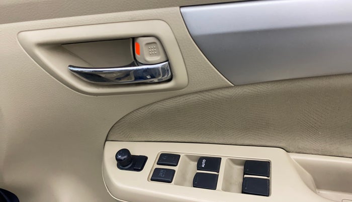 2016 Maruti Ertiga ZDI + SHVS, Diesel, Manual, 71,927 km, Driver Side Door Panels Control