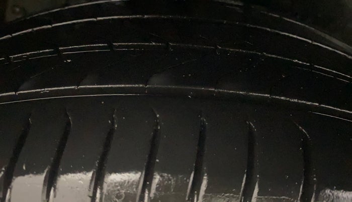 2016 Maruti Ertiga ZDI + SHVS, Diesel, Manual, 71,927 km, Right Rear Tyre Tread