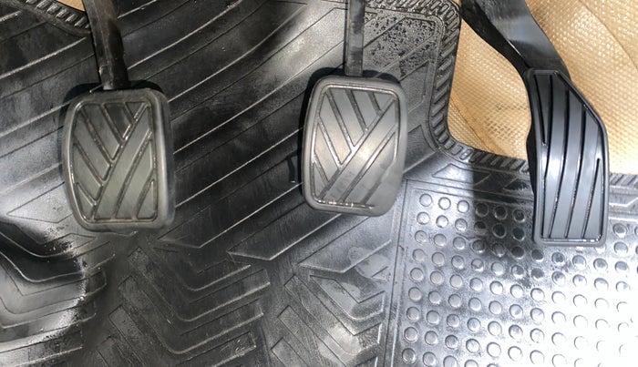 2016 Maruti Ertiga ZDI + SHVS, Diesel, Manual, 71,927 km, Pedals