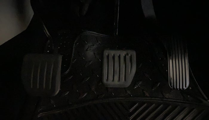 2022 Tata Safari XT, Diesel, Manual, 66,443 km, Pedals