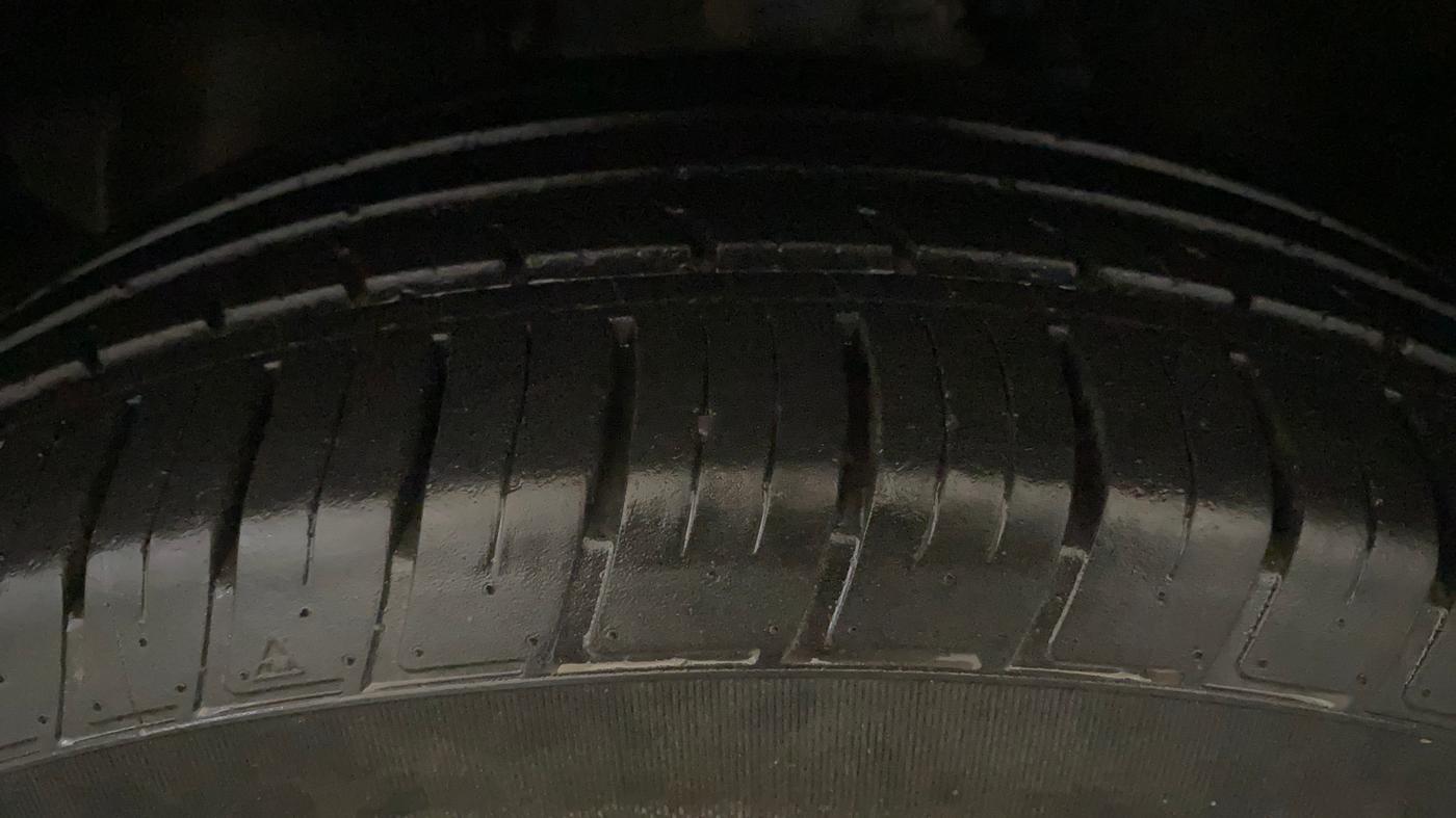 2022 Tata Safari XT, Diesel, Manual, 65,300 km, Left Front Tyre Tread