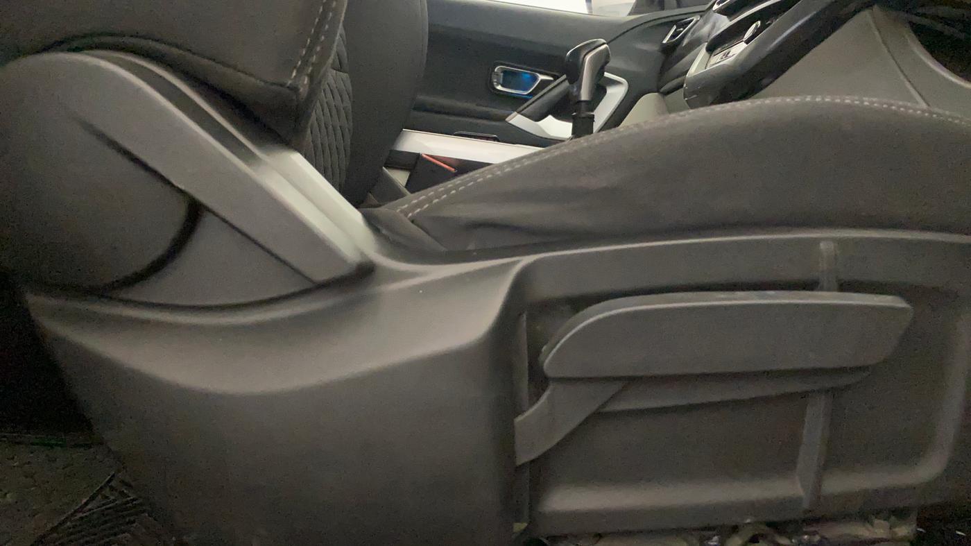 2022 Tata Safari XT, Diesel, Manual, 65,300 km, Driver Side Adjustment Panel