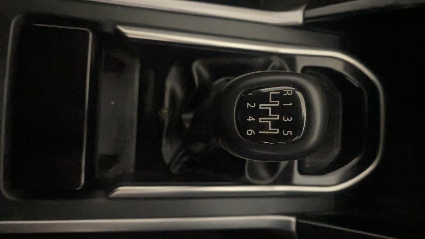 2022 Tata Safari XT, Diesel, Manual, 65,300 km, Gear Lever