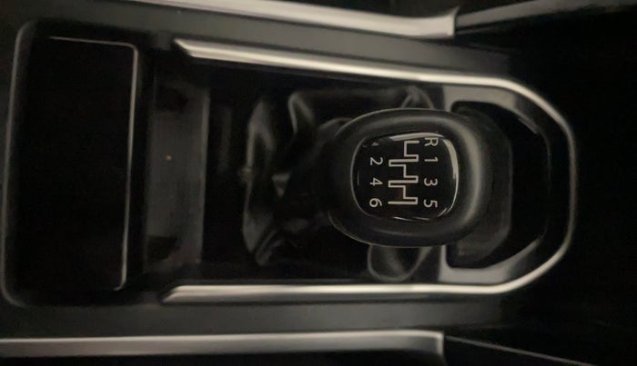 2022 Tata Safari XT, Diesel, Manual, 66,443 km, Gear Lever