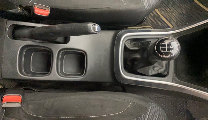 2018 Maruti S Cross ZETA 1.3, Diesel, Manual, 71,796 km, Gear Lever