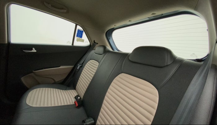 2015 Hyundai Grand i10 SPORTZ 1.2 KAPPA VTVT, Petrol, Manual, 22,267 km, Right Side Rear Door Cabin