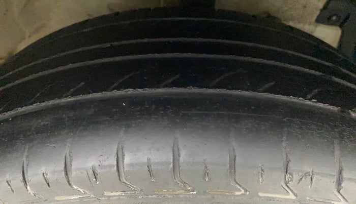 2014 Maruti Swift Dzire VXI, Petrol, Manual, 1,00,878 km, Right Front Tyre Tread