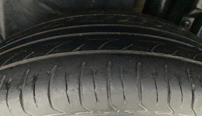 2014 Maruti Swift Dzire VXI, Petrol, Manual, 1,00,878 km, Left Rear Tyre Tread