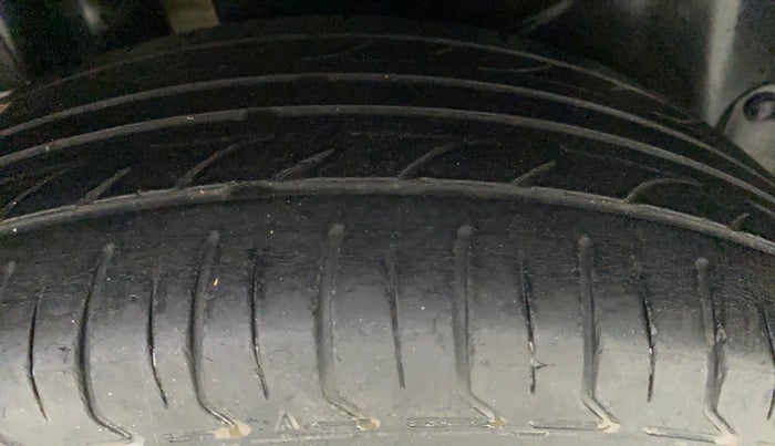 2014 Maruti Swift Dzire VXI, Petrol, Manual, 1,00,878 km, Right Rear Tyre Tread