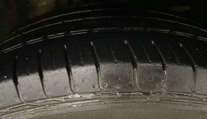 2019 Honda WR-V 1.2L I-VTEC S MT, CNG, Manual, 64,372 km, Right Front Tyre Tread