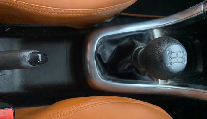 2013 Maruti Swift LXI, Petrol, Manual, 99,768 km, Gear Lever