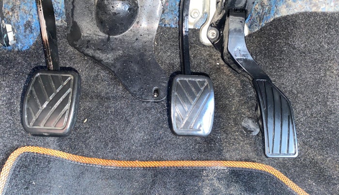 2013 Maruti Swift LXI, Petrol, Manual, 99,768 km, Pedals