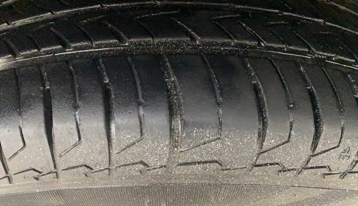 2013 Maruti Swift LXI, Petrol, Manual, 99,768 km, Left Front Tyre Tread