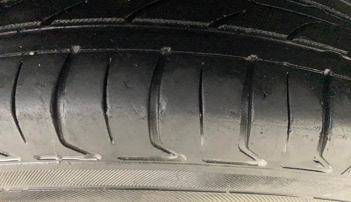 2013 Maruti Swift LXI, Petrol, Manual, 99,768 km, Left Rear Tyre Tread