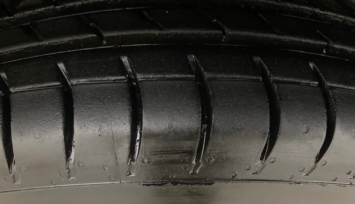 2019 Maruti Swift LXI, Petrol, Manual, 61,483 km, Left Front Tyre Tread