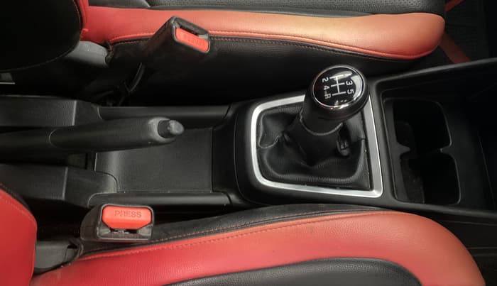 2019 Maruti Swift LXI, Petrol, Manual, 61,483 km, Gear Lever