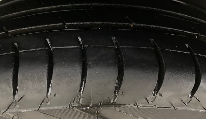 2019 Maruti Swift LXI, Petrol, Manual, 61,483 km, Right Rear Tyre Tread