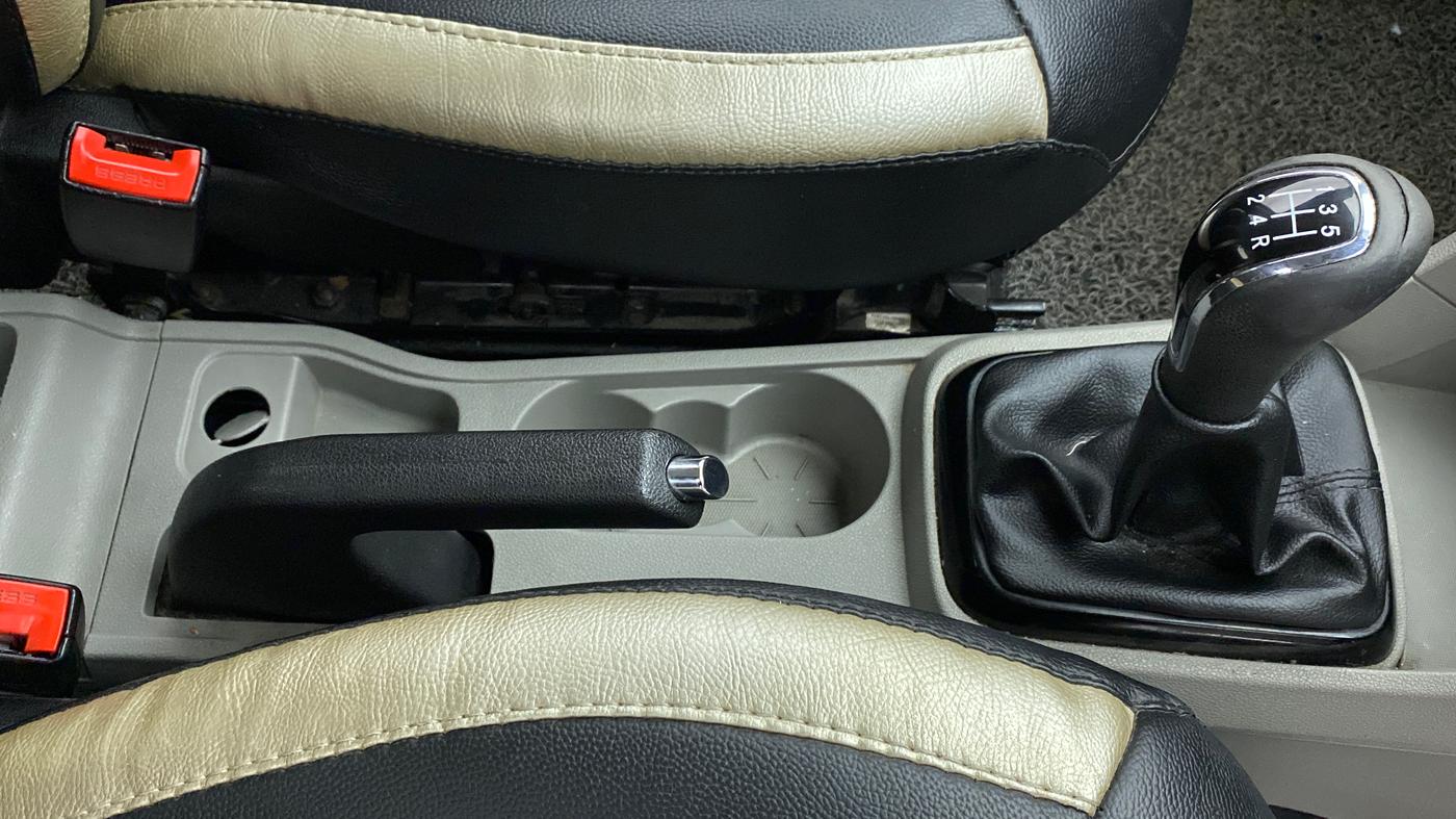 2018 Tata Tiago XZ 1.2 REVOTRON, Petrol, Manual, 98,464 km, Gear Lever