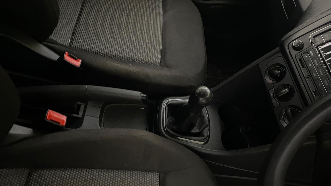2015 Volkswagen Polo TRENDLINE 1.2L PETROL, Petrol, Manual, 11,918 km, Gear Lever