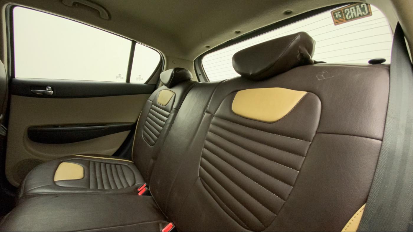 2014 Hyundai i20 SPORTZ 1.2, Petrol, Manual, 76,742 km, Right Side Rear Door Cabin