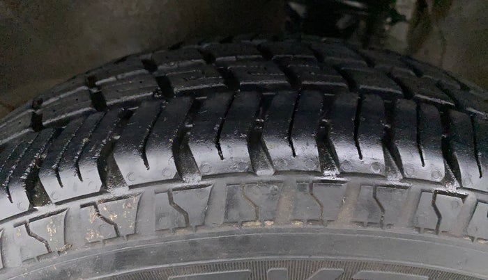2014 Maruti Alto 800 LXI, Petrol, Manual, 8,039 km, Left Front Tyre Tread