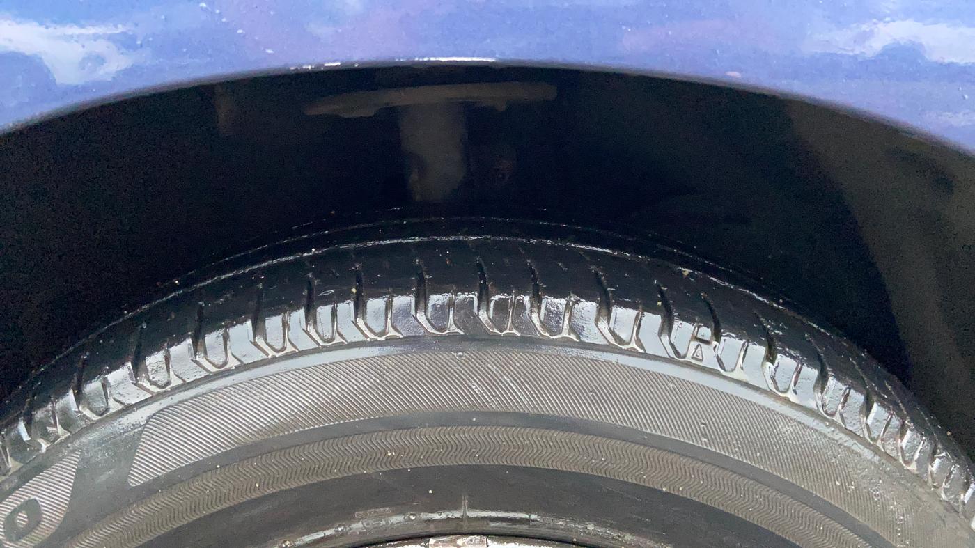 2017 Maruti Dzire VXI AMT, Petrol, Automatic, 53,392 km, Right Front Tyre Tread